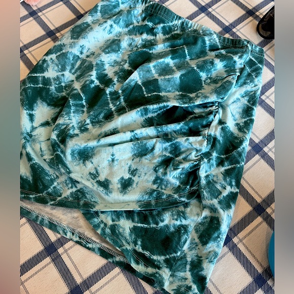 Charlotte Russe Mini Teal Tie Dye Skirt - Picture 1 of 3
